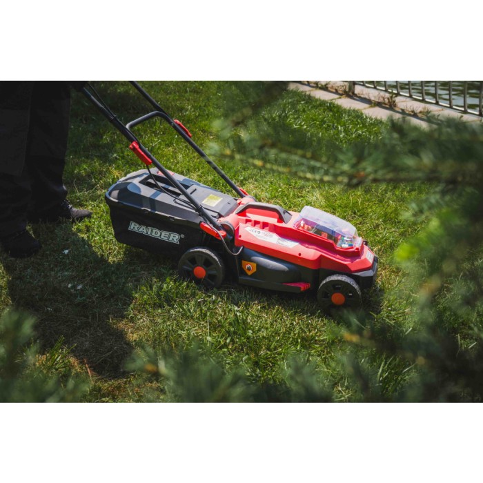 R20 Косачка безч. 33cm 35L 5нива Solo 150m2 RDP-BLM20